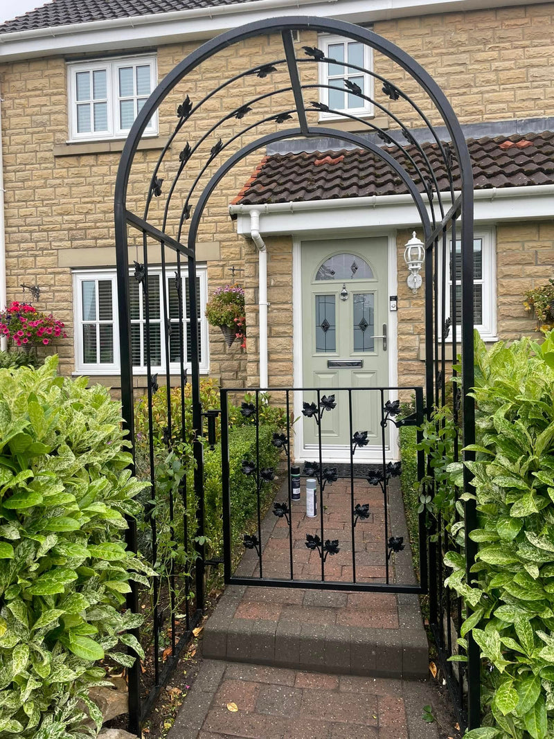 Decorative front entrance gate – custom metalwork